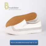 Popular White Footwear Lady Shoe with Rubber Sole